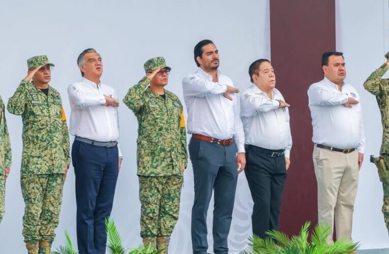 Presidió Gobernador Américo Villarreal Anaya Honores a la Bandera acompañado por el Alcalde Carlos Peña Ortiz y el General Brigadier DEM Fernando Colchado Gómez