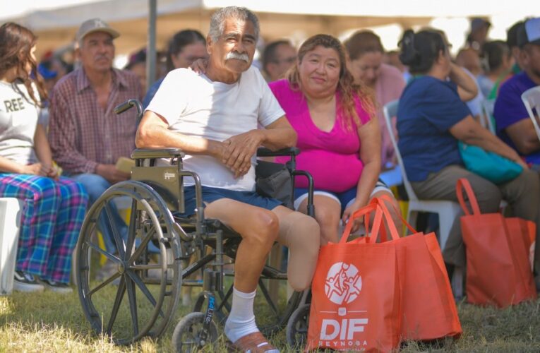 Llega DIF Reynosa a colonia Presa la Laguna con brigada para familias afectadas por la contingencia